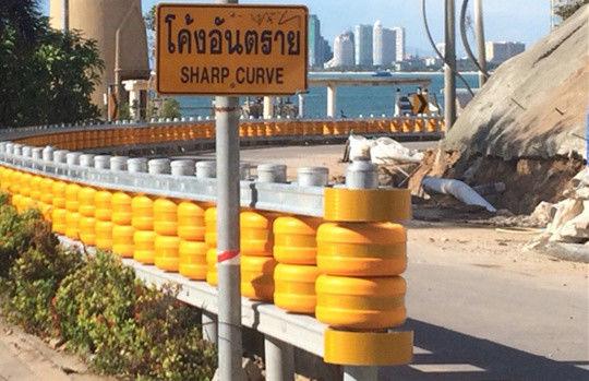 comprare Giallo con strisce nere Barriera a rulli di sicurezza con materiale per ruote di schiuma e accessori per soluzioni di barriera di sicurezza online manufacture