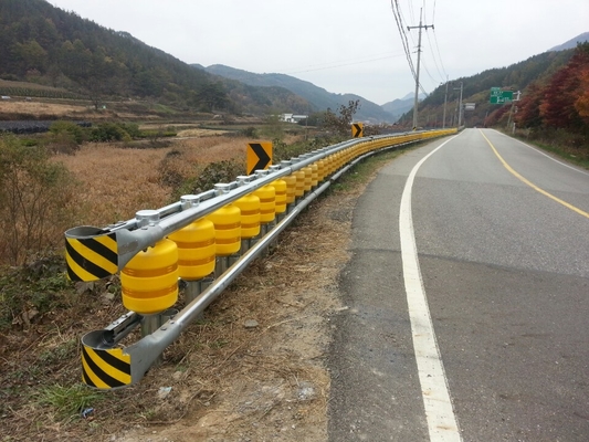 comprare Corrosion Resistance High Highway Roller Barrier for Mountain Roads Roller Size Diameter 245/350 Mm online manufacture