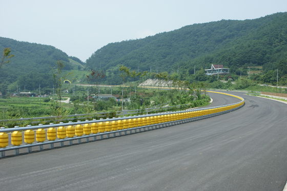 comprare Barriera di rotolamento consentita su misura con maglia di ringhiera dimensione 50x200mm progettata per fornire sicurezza robusta e controllo dell'accesso al sito online manufacture