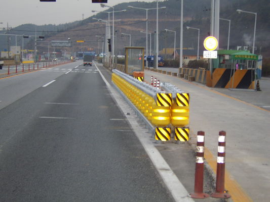 Prezzo buono Diametro 245 350 mm Dimensione del rullo Barriera a rullo autostradale che fornisce 10 anni di vita e 300 metri di uscita giornaliera per la sicurezza stradale in linea