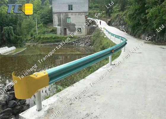 Produttore di barriere in acciaio galvanizzato W Beam Guardrail per la sicurezza stradale