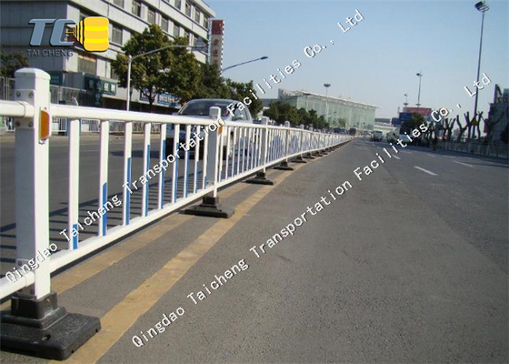 Porta esterna chiusa con bullone Acciaio connesso Fence bianca di plastica Autostrada municipale costruzione galvanizzata