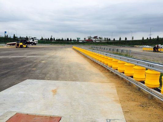 Prezzo buono EVA Roller Material Rolling Guardrail Barrier Red Fence Color Customized Permesso Soluzione di sicurezza duratura per la protezione stradale in linea