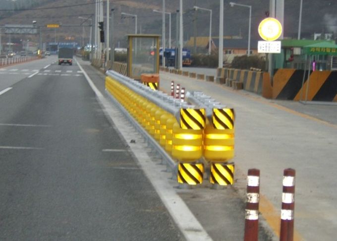 Schiuma dell'unità di elaborazione/barriera del rullo strada principale di EVA Traffic Safety Roller Barrier per le strade soggette ad incidenti 3